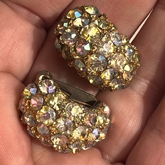 Vintage 50s aurora borealis Crystal hugging hoops Gold Tone clip On Earrings - Picture 2 of 5
